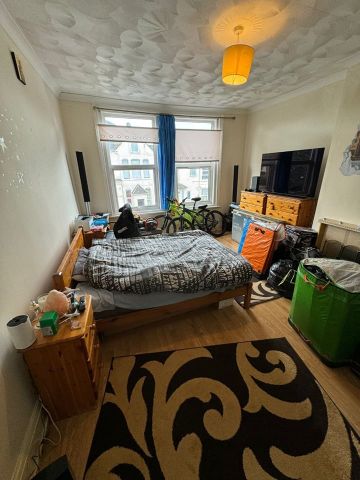 2 Bed Flat, Alma Road, SO14 - Photo 2