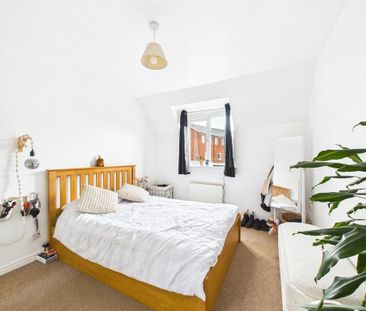 2 bedroom coach house to rent - Photo 3