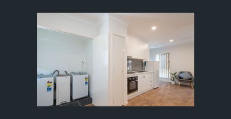 MODERN, FULLY FURNISHED, STUDIO APARTMENT - Photo 4