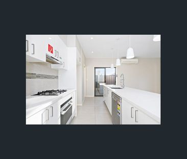 Stylish 3-Bedroom Unit in Prime Sunshine West Location - Photo 4