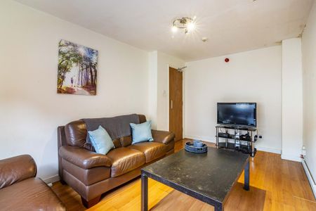 6 bedroom end of terrace house to rent - Photo 5