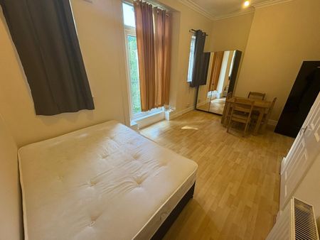 Studio Flat, Howley Place, W2 - Photo 2