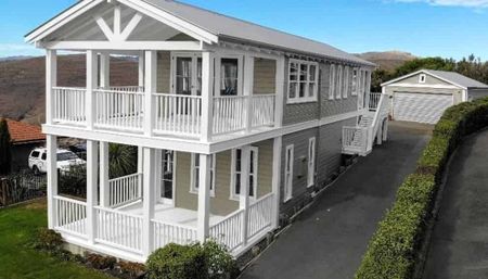 Cape Cod inspired house with panoramic sea views - Photo 5