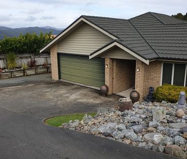 Modern, Spacious Family Home in Riverstone Terrace - Photo 5