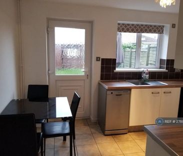 2 bedroom terraced house to rent - Photo 4