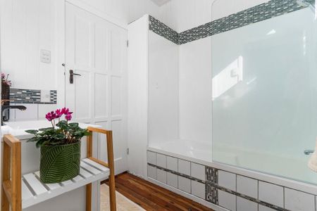 Sunny refurbished family home in top location - Photo 2