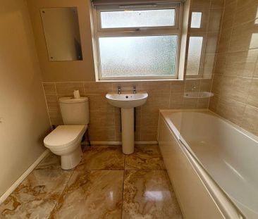 3 bedroom semi-detached house to rent - Photo 4