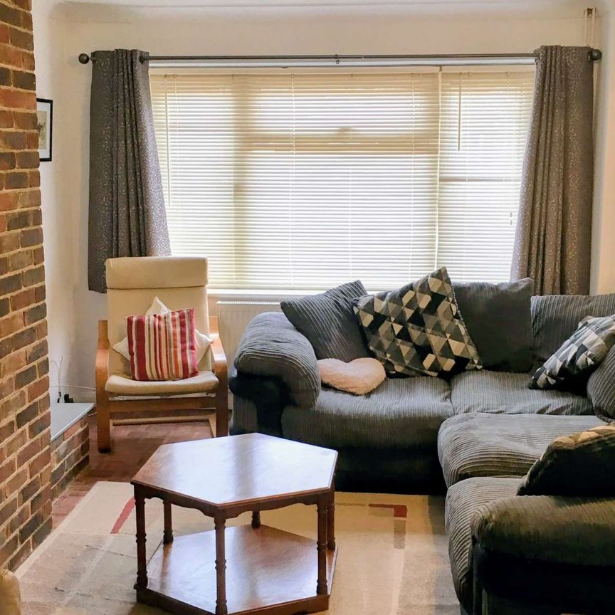 Lovely 4 Bed Student Home With Lots of Shared Space First Floor Medium Double - Photo 1