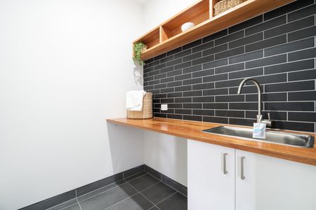 15 Nelumie Street Lindisfarne TAS 7015 Australia - Photo 3