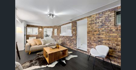 Glenella Entertainer: Pool, Deck & Plenty of Space - Photo 4