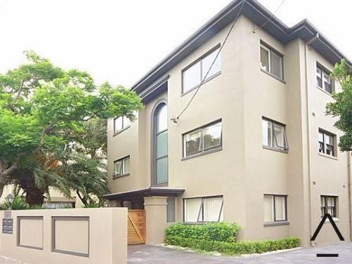 Top Floor Two Bedroom Apartment - Photo 1