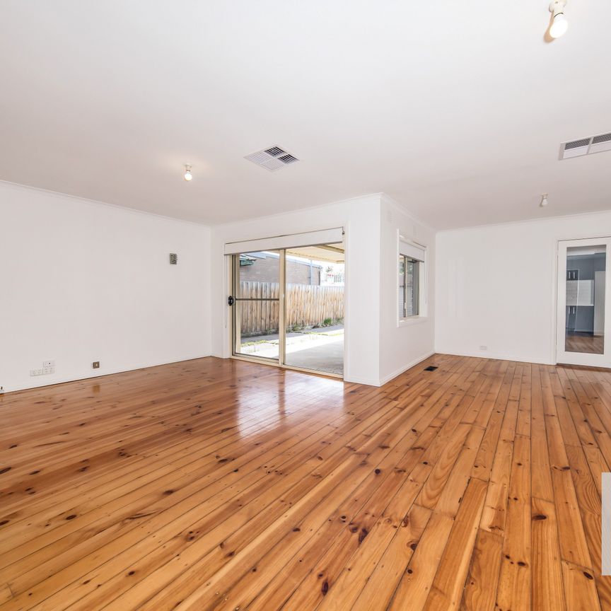 Magnificent Family Living at 22 Magnus St, St Albans - Photo 1