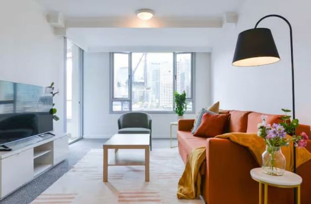 Exceptional Waterfront Living with Iconic Darling Harbour Views - Photo 1