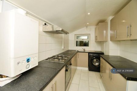 2 bedroom flat to rent - Photo 5