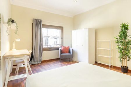 Via Laietana, Barcelona, Catalonia 08003 - Photo 4