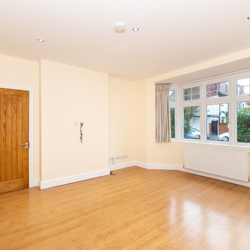 Fabulous Apartment for Rent in Acton, W3 - Photo 1