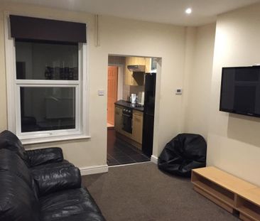 4 bedroom terraced house to rent - Photo 1