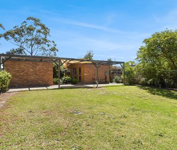 Sundreched family home with a large backyard and only minutes to th... - Photo 3