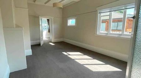 1920's Beauty! - Photo 4