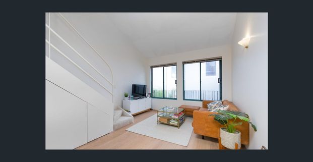 Modern one-bedroom loft-style apartment. - Photo 1