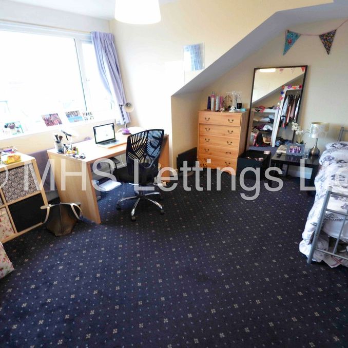 6 Bedroom Mid Terraced House for rent in Ebor Place - Photo 1