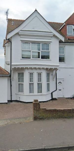 2 bedroom ground floor flat to rent - Photo 1