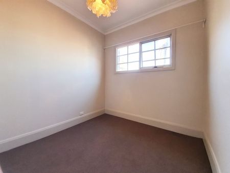 Old Little Palace in Trendy Area - Photo 4