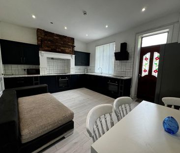 1 bedroom in a house share to rent - Photo 3