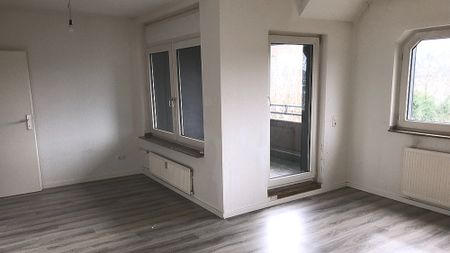 Ansprechende DG Wohnung 3 Zimmer mit Balkon - Photo 2