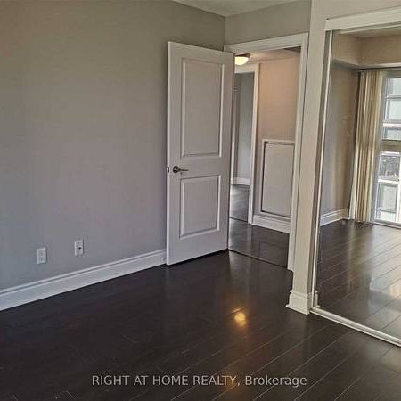 Jarvis St. & Bloor St.W Beautiful 2Bdrm Split Laminate Floors Corner - Photo 3