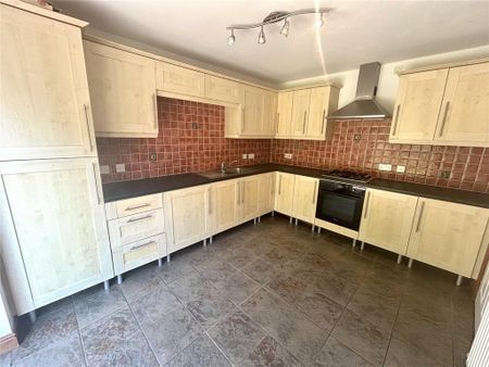 4 bedroom detached house to rent - Photo 3