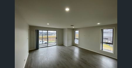 Modern 5 Bedroom - with 13.2 KW Solar Panel system - Photo 3