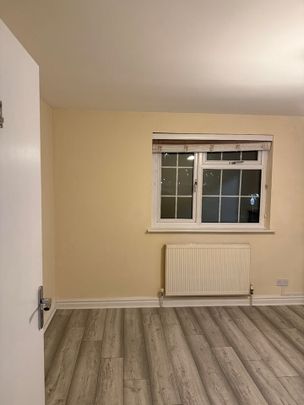 Room in a Shared House, Wetherby Road, LS17 - Photo 1