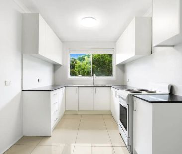 “Modern Family Home with Spacious Living in a Quiet Cul-de-Sac.” - Photo 4