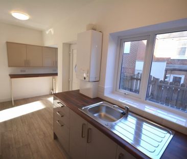 3 bedroom terraced house to rent - Photo 4