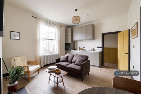 2 bedroom flat to rent - Photo 2