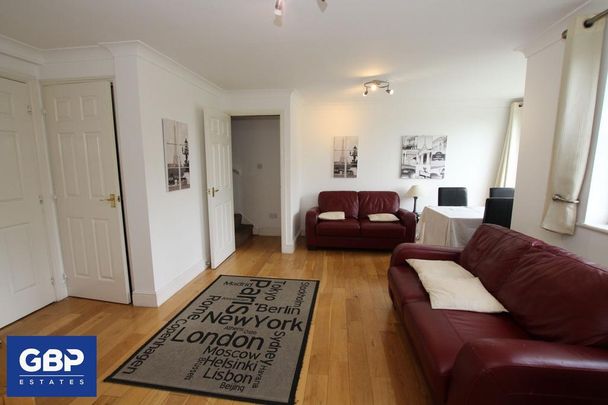 1 bedroom in a flat share to rent - Photo 1