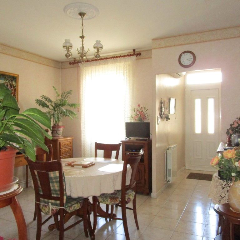 Location Maison 5 pièces 95m² - Photo 1