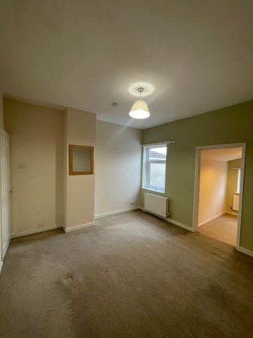 Three-bedroom terraced house with garden near city centre, Peterborough - Photo 4