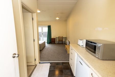 Boarding house rooms available now! - Photo 4