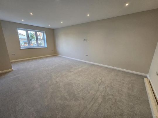 4 bedroom detached house to rent - Photo 1