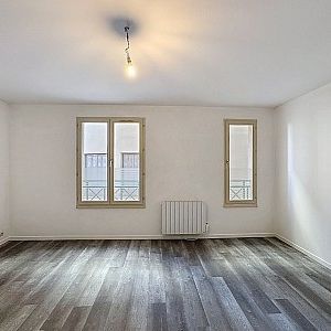 T2 - SAINT GENIS LAVAL - Photo 1