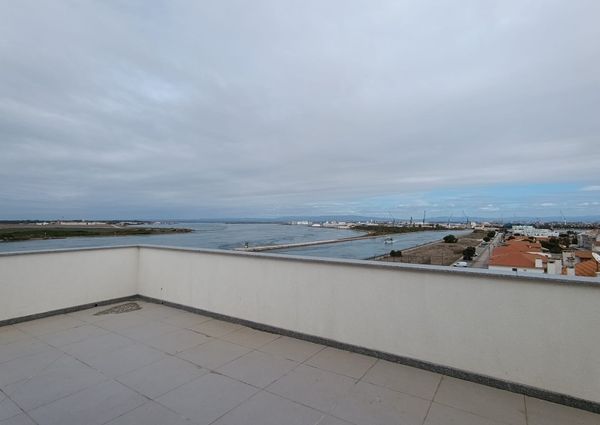 1 bedroom flat with sea and estuary views, in Praia da Barra!