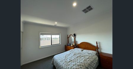 FOUR BEDROOM HOME ! - Photo 4