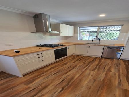 Simply Stunning - Modern Fresh & Fully Refurbished - Open Monday 10th Feb 5pm to 5&period;15pm - Photo 3