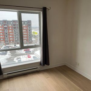 À louer (disponible immédiatement): Grand condo de 3 ½ semi-meublé à Laval - Photo 2