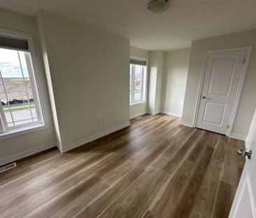 For Lease - 40 Kingsborough Dr Drive, Hamilton, Ontario - Photo 2