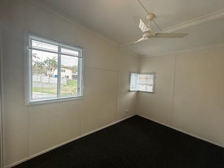 THIS CHARMING 4 BEDROOM HOME IS AVAILABLE FOR RENT NOW! - Photo 2