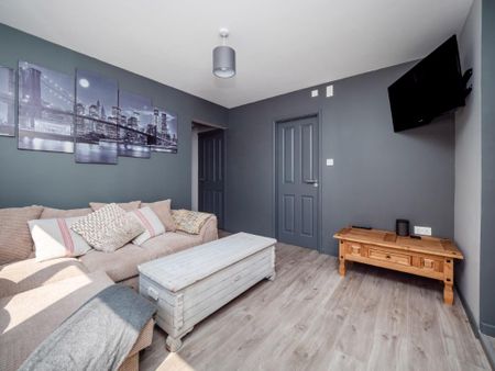 6 bedroom detached house to rent - Photo 3