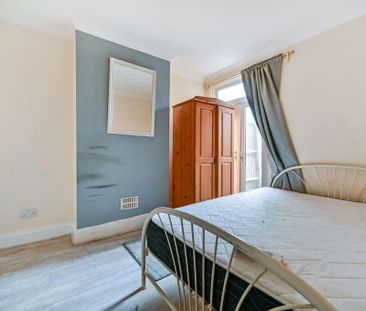 4 bedroom terraced house to rent - Photo 3